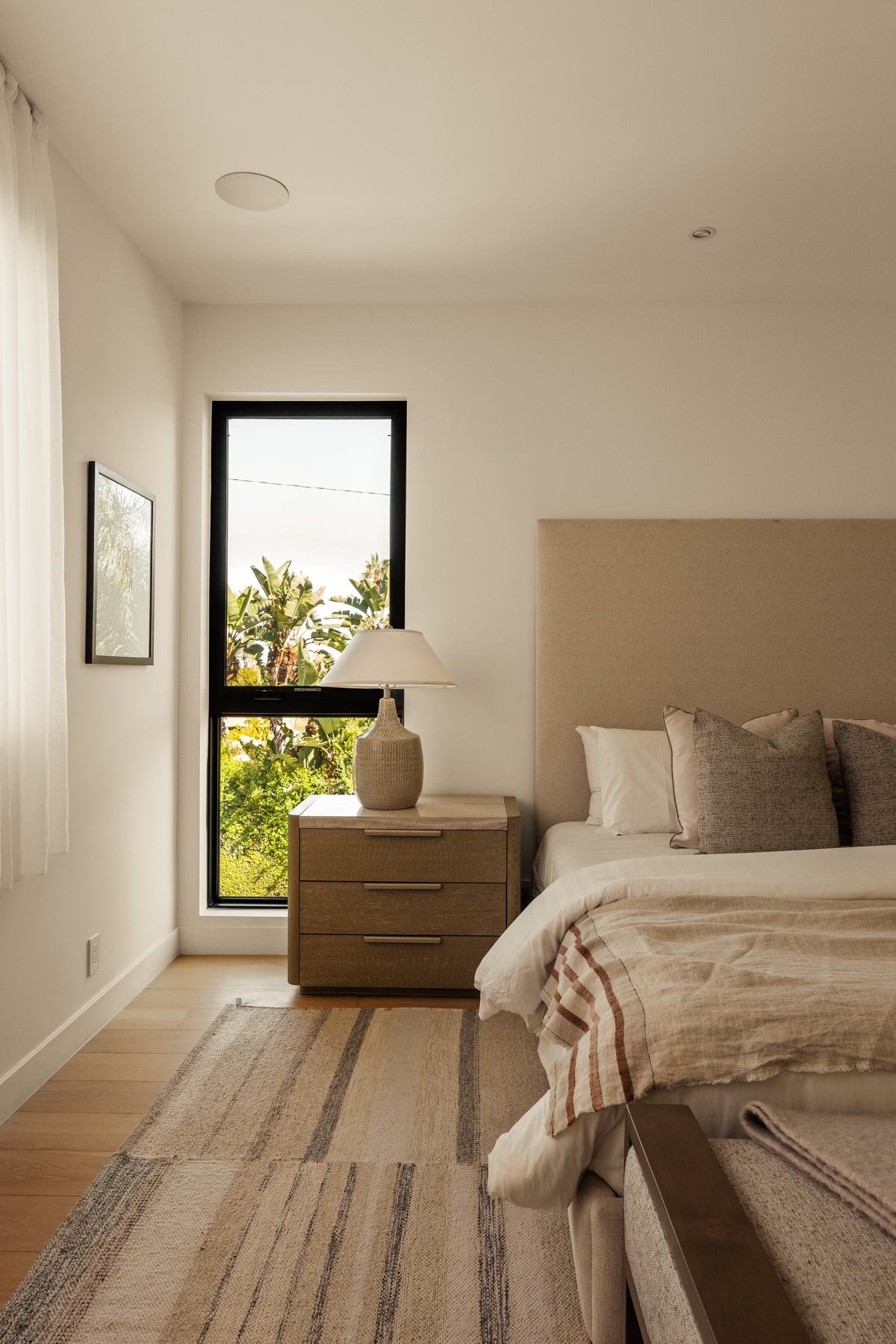 917 Hilldale Avenue, West Hollywood, CA 90069: Bedroom