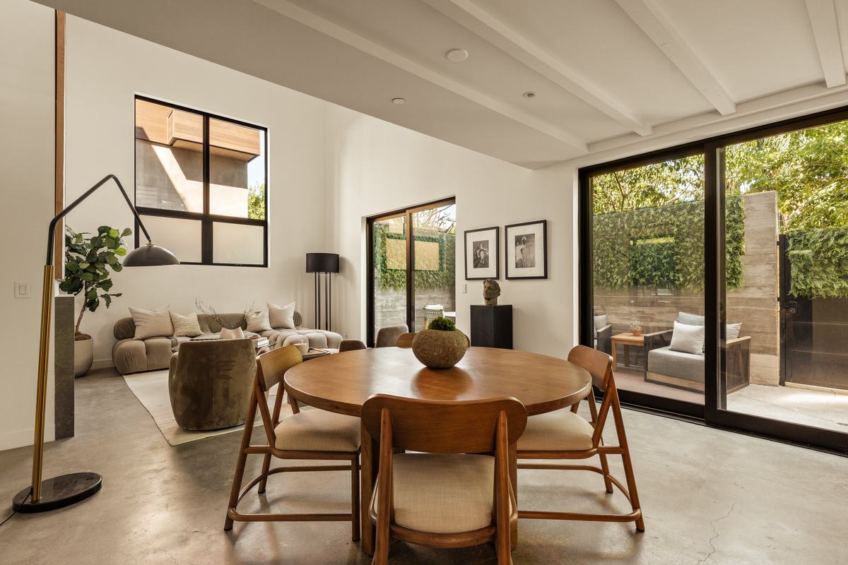 917 Hilldale Avenue, West Hollywood, CA 90069: Dining area by the glass doors