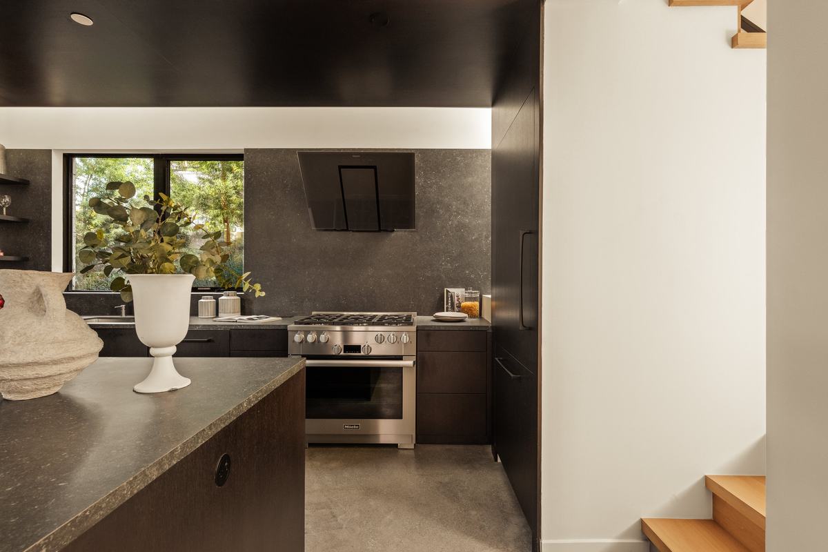 917 Hilldale Avenue, West Hollywood, CA 90069: Kitchen island and range