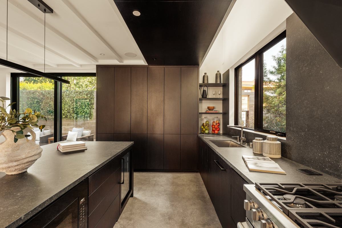 917 Hilldale Avenue, West Hollywood, CA 90069: Kitchen cabinetry and range