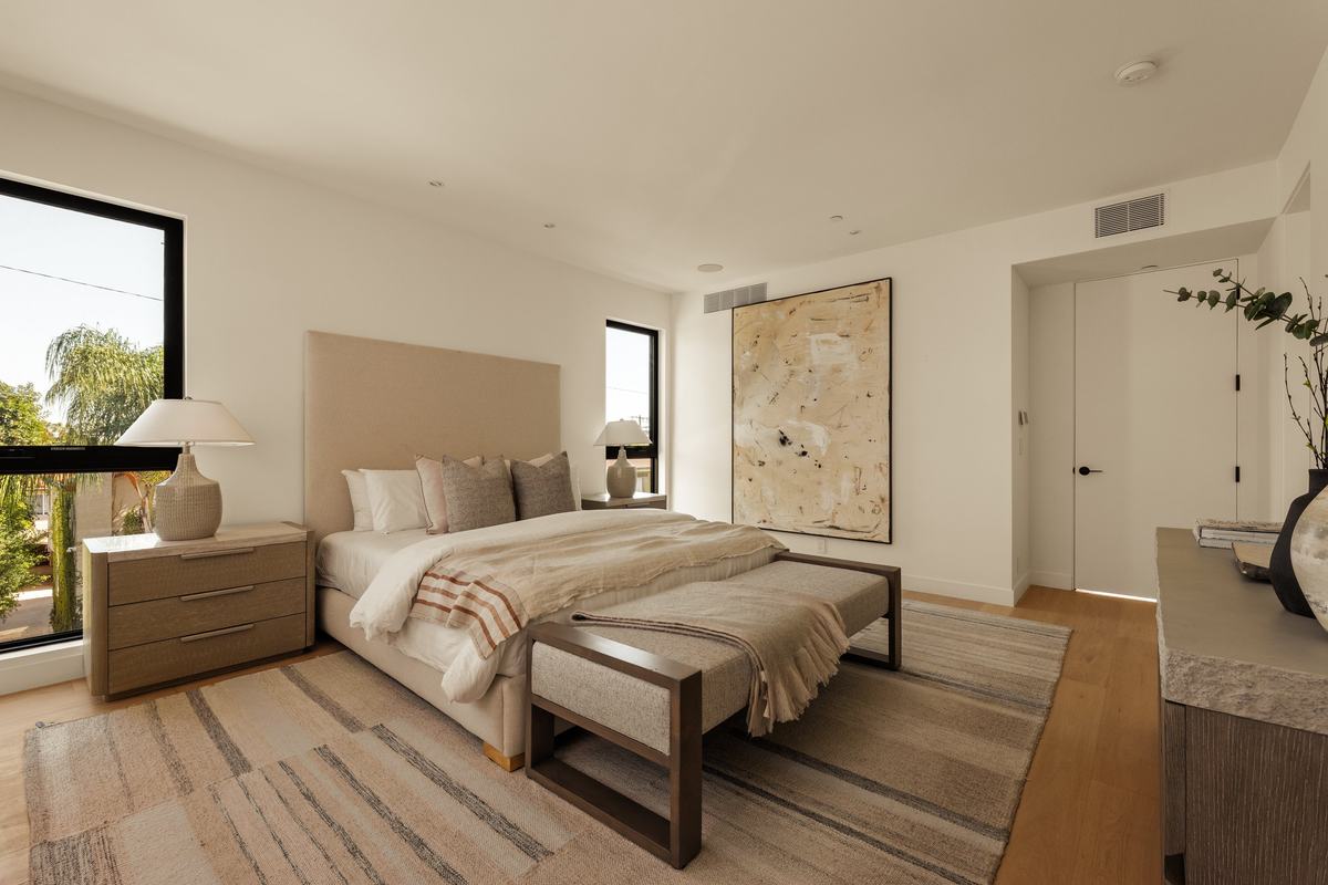917 Hilldale Avenue, West Hollywood, CA 90069: Primary bedroom