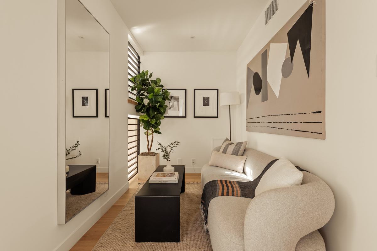 917 Hilldale Avenue, West Hollywood, CA 90069: Sitting area